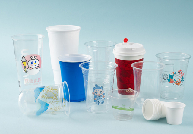 การผลิตถ้วยเครื่องดื่มแบบใช้แล้วทิ้ง