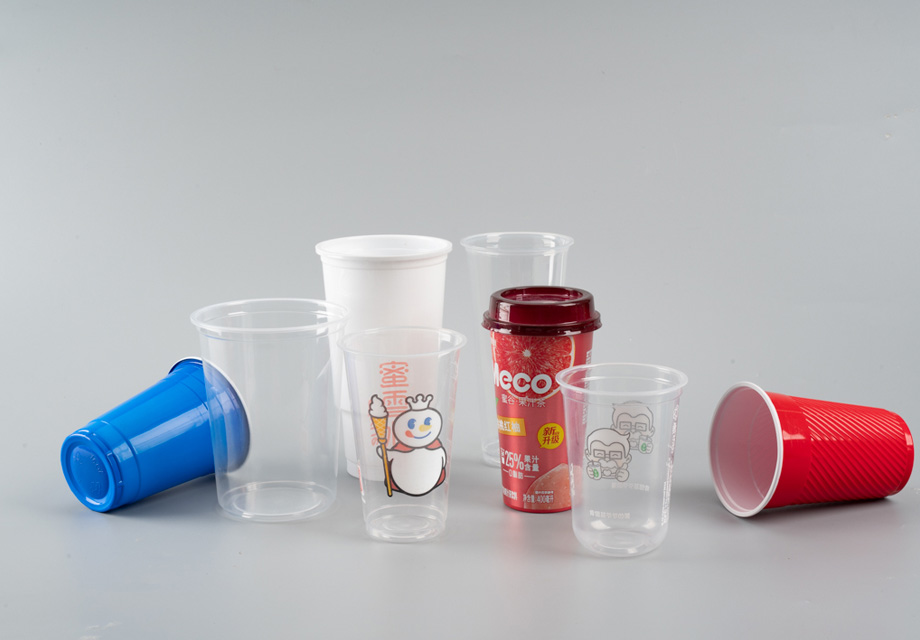 การผลิตถ้วยเครื่องดื่มแบบใช้แล้วทิ้ง